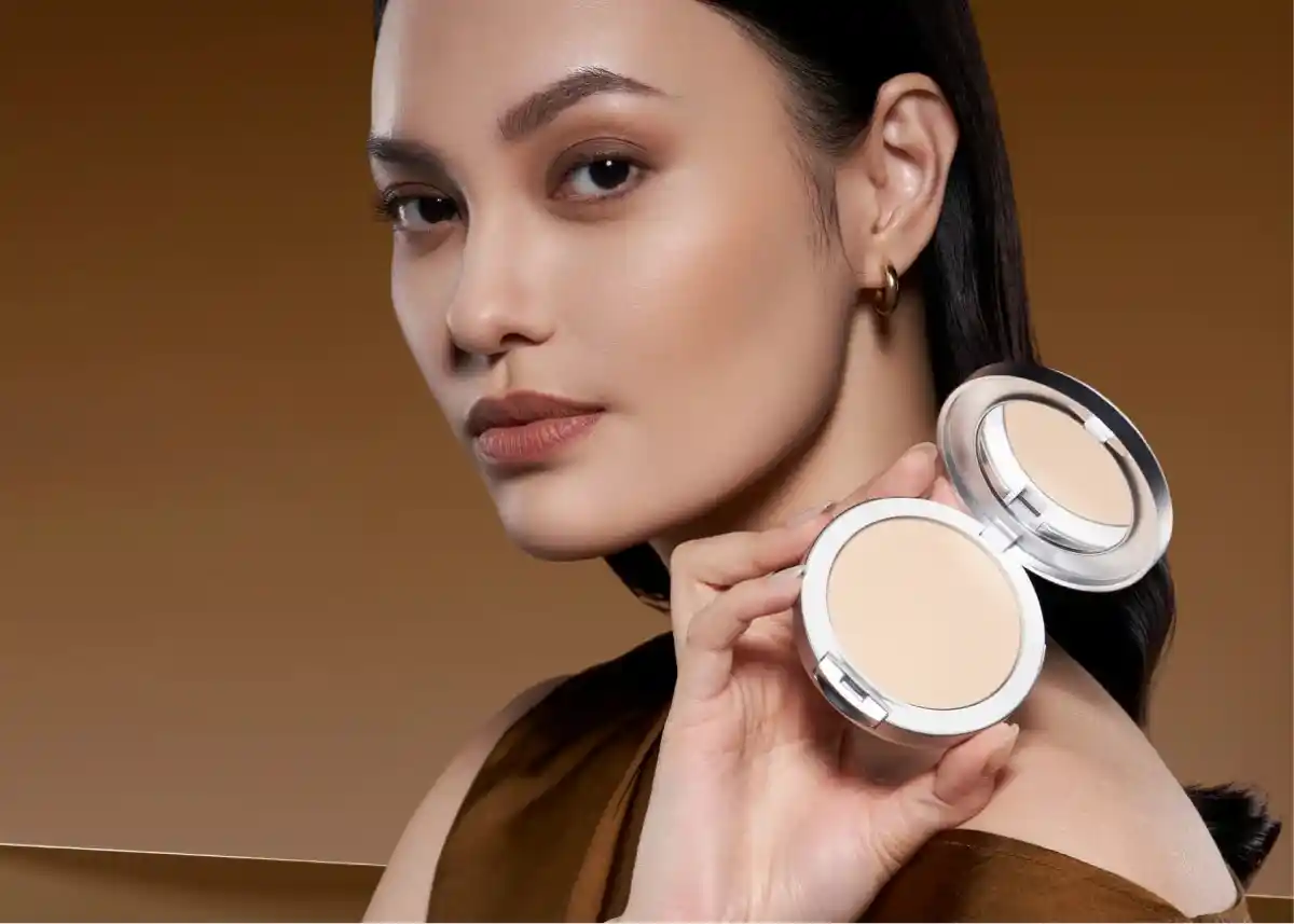 Tips Memakai Bedak Padat Agar Wajah Flawless Seharian!